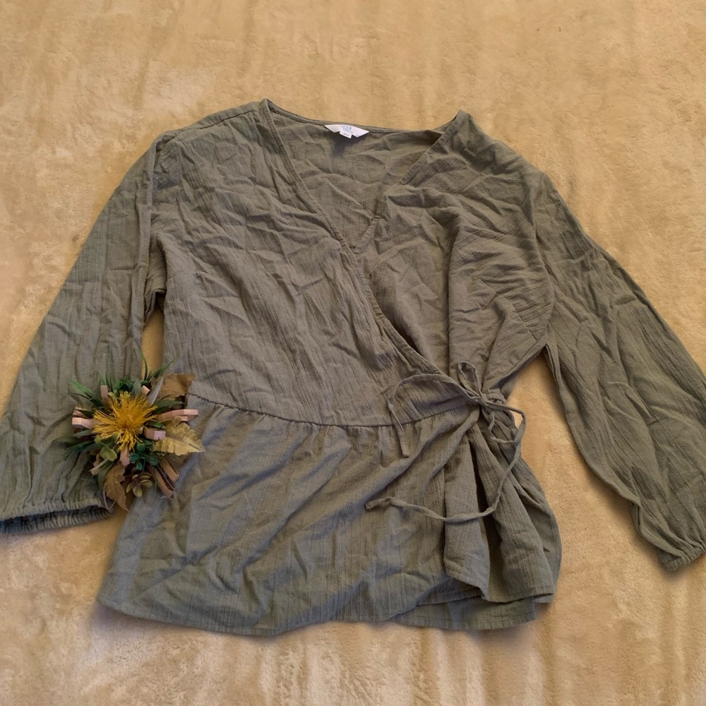 🌸Olive Top🌸